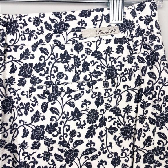 ANTHROPOLOGIE | LEVEL 99 White & Blue Floral Linen Shorts Women’s Size 2 - Picture 8 of 10